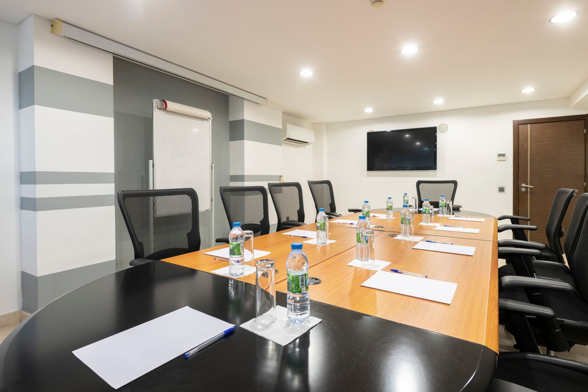 Meeting room at RK Suite Hotel Luanda