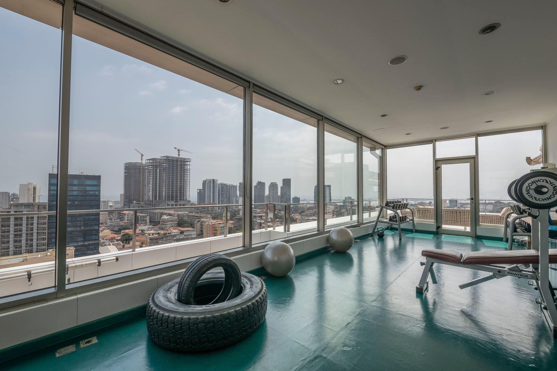 RK Suite Hotel Luanda — Facilities